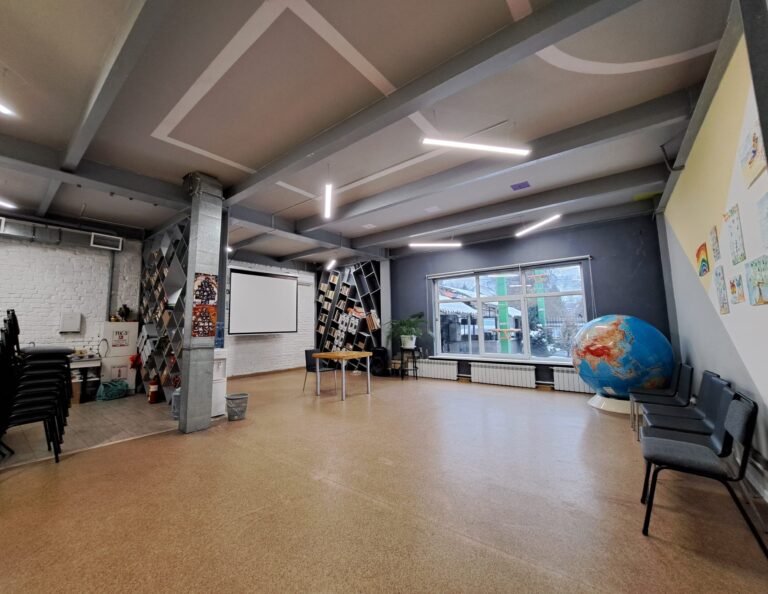 conference room scaled e1740983419282