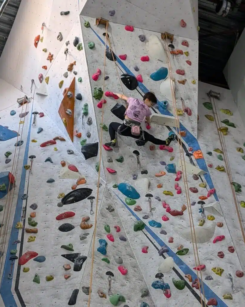 nashi alpinisty pokoryayut kornizy