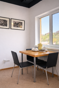 Обеденный стол